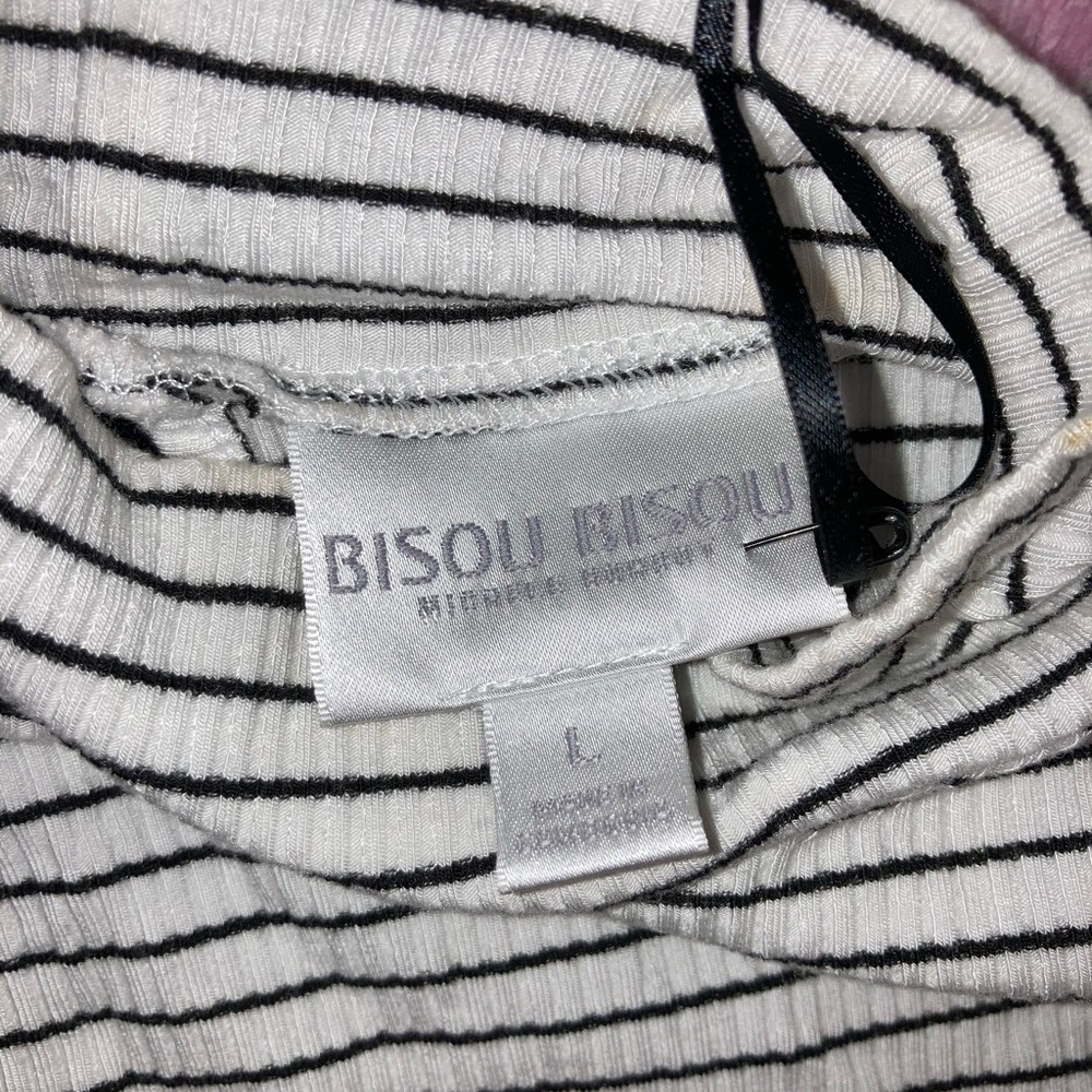 Selling this item because it isn’t my size.